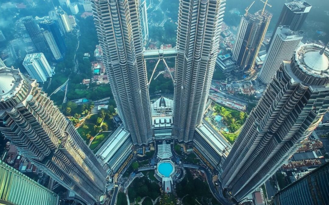 Quelle est la hauteur des tours Petronas, symbole économique de la Malaisie ? Technologies et défis de construction des tours jumelles